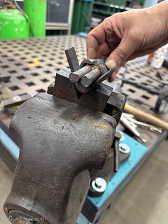V block for collaring